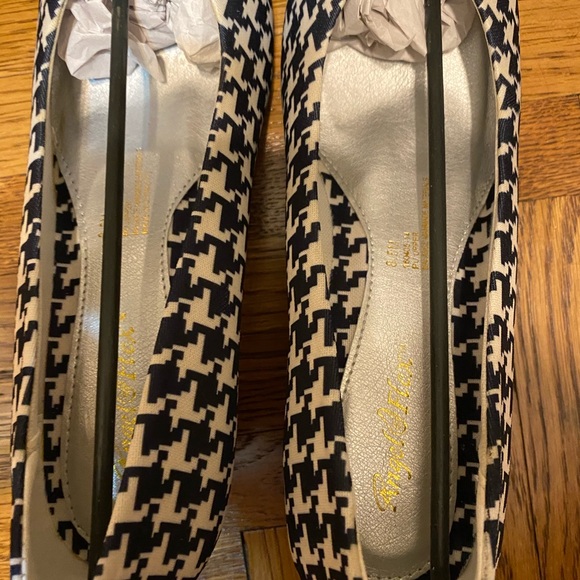 Angel Flex Heels - Picture 2 of 4